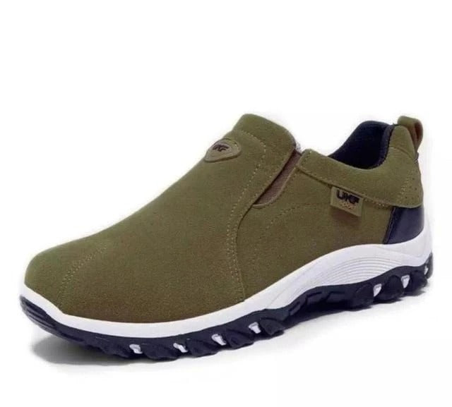 Olive green slip-on Mountain shoes outdoor men's shoes lazy shoes with a rugged black and white sole designed for comfort and casual outdoor activities.